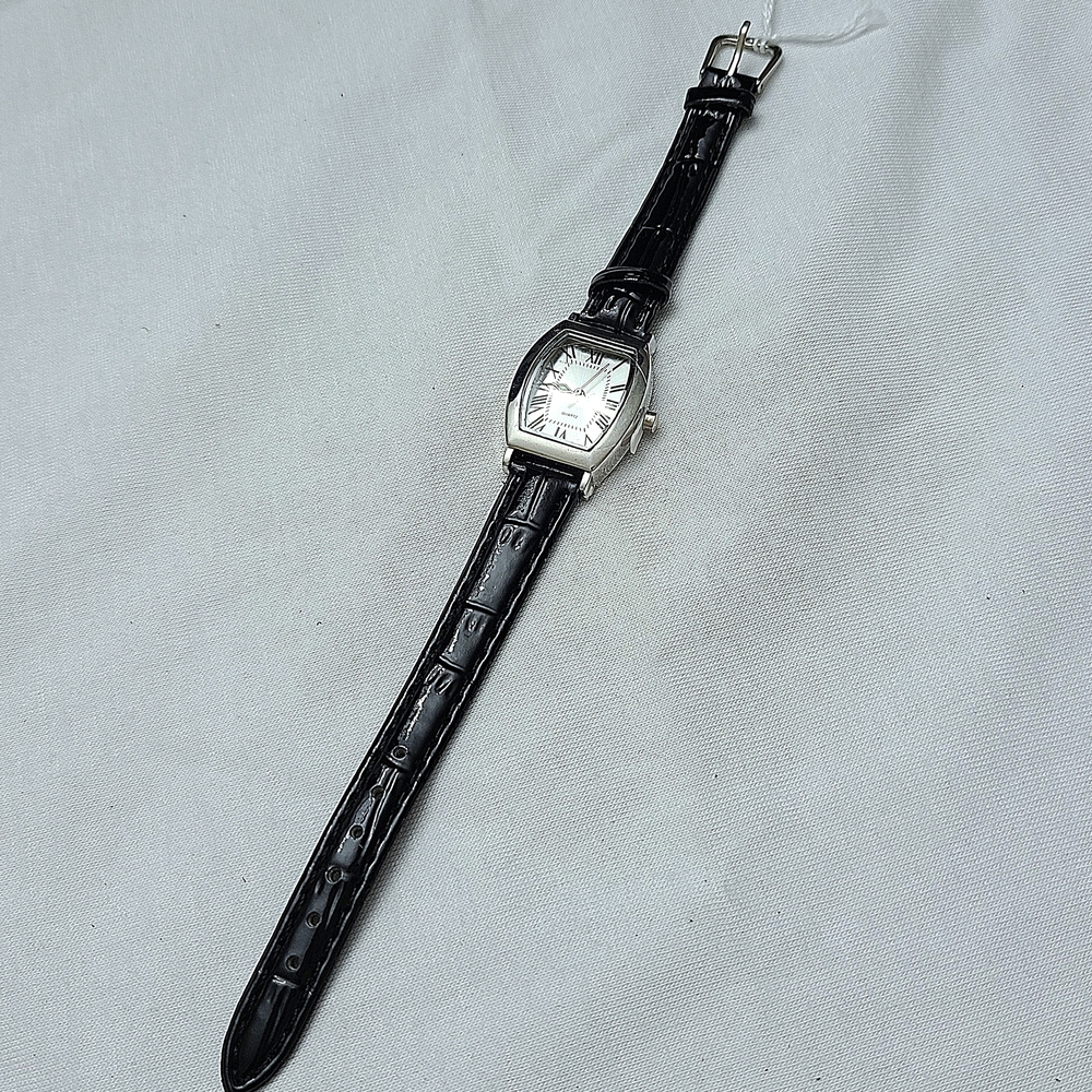 Vintage Ladies SKC Quartz Watch w/Leather Strap